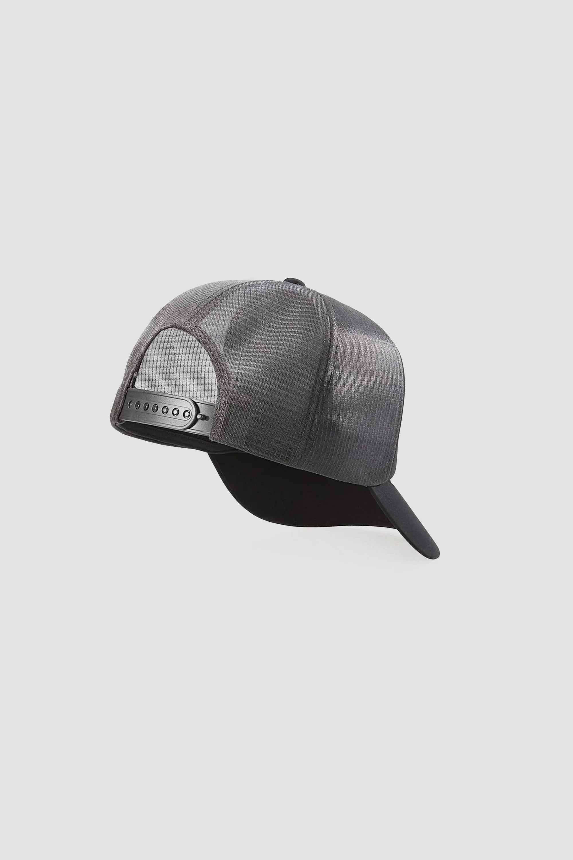 Arc'teryx Men's Bird Word Trucker Curved Hat in Black/Graphite